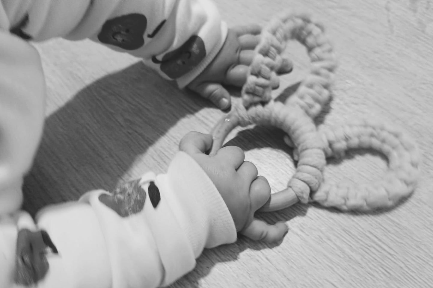 Mordedor orejitas de macramé